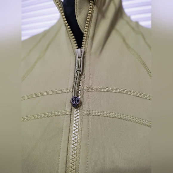 *RARE color find* Lululemon define funnel neck jacket size 8 - Picture 6 of 7